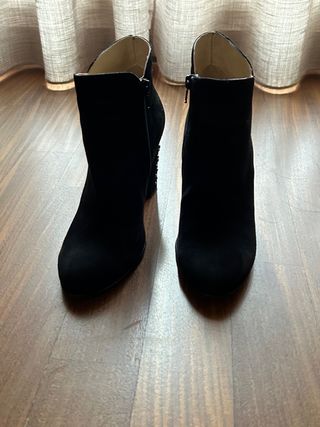 Stivaletti neri con borchie