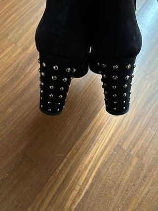 Stivaletti neri con borchie