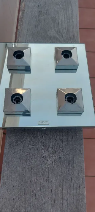 Applique quadrata specchio e metallo