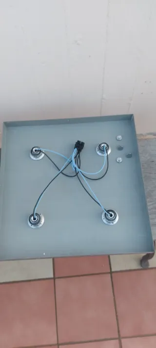 Applique quadrata specchio e metallo