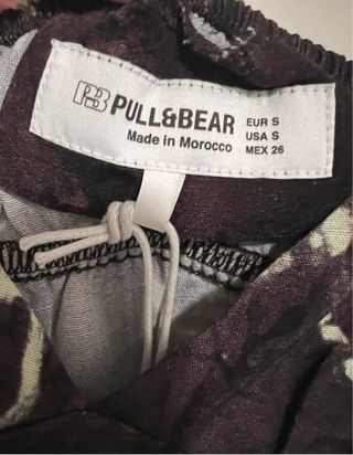 Top Pull&Bear estampado floral morado