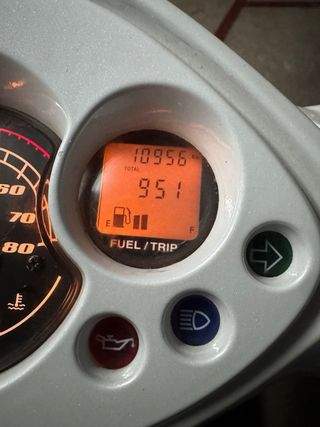 Yamaha Jog Scooter Roja y Blanca año 2007