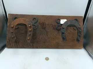 ANTIGUO PERCHERO CON DOS HERRADURAS