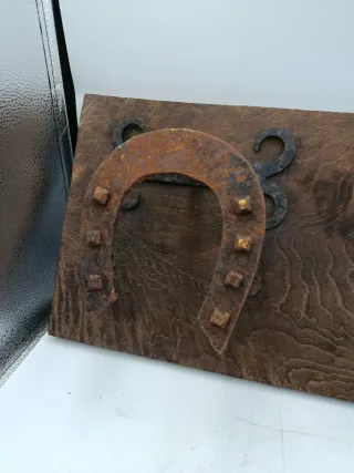 ANTIGUO PERCHERO CON DOS HERRADURAS