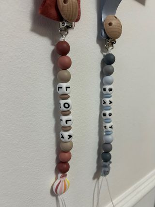 Chupetero personalizado con nombre. Marca Retalfil