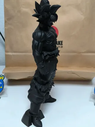 Figura Son Goku Ultra Instinto Black Edition