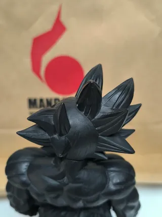 Figura Son Goku Ultra Instinto Black Edition