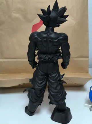 Figura Son Goku Ultra Instinto Black Edition