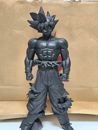 Figura Son Goku Ultra Instinto Black Edition