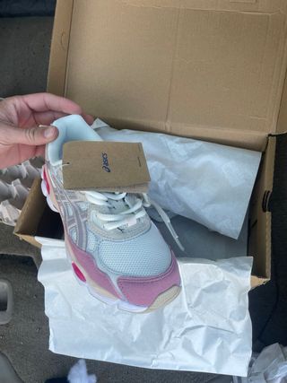 Deportivas Asics Beige y Rosa Mujer