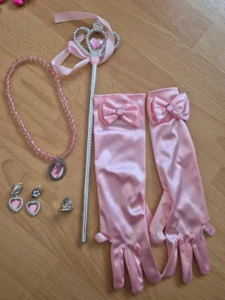 Complementos Disfraz Princesa (todos 30€, 5€/pack)