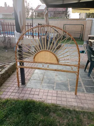 Cabecero de cama de mimbre y bambú