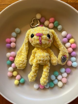 Llavero Conejito Amigurumi Amarillo