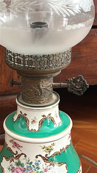 Lampada antica in ceramica e vetro.alto