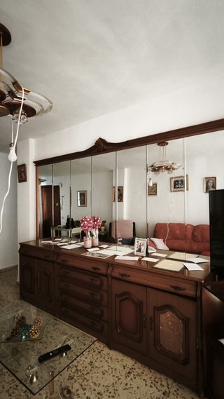 Vitrina Clásica Salón Madera y Cristal