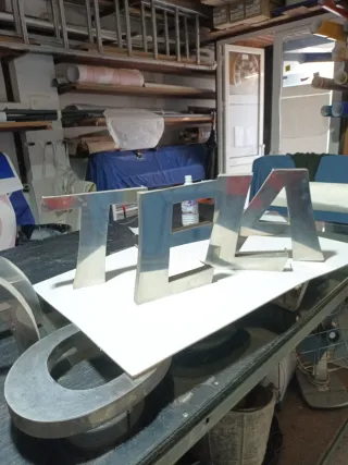 Ventas de letras fabricadas en acero inoxidable te