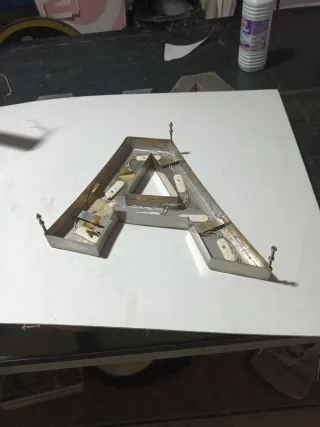 Ventas de letras fabricadas en acero inoxidable te