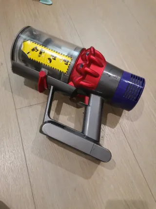 Aspirapolvere Dyson V10 in vendita