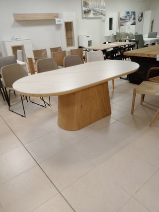 Mesa comedor ovalada mármol y madera