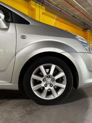 Toyota Corolla Verso 2.2 D-4D 136cv Sol