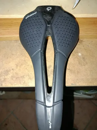 Sillín de bicicleta negro