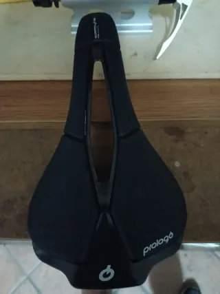 Sillín de bicicleta negro