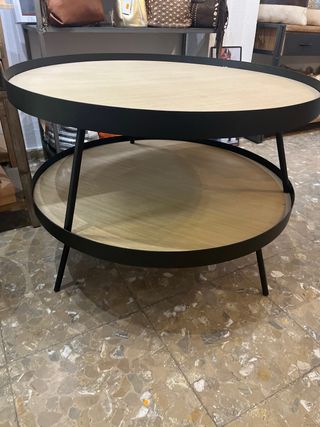 Mesa redonda madera y metal. Son 2 mesas.