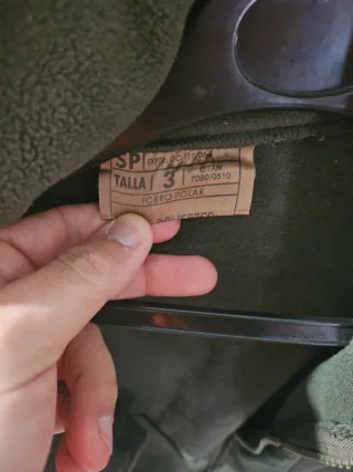 Forro polar verde le falta ponerle cremallera