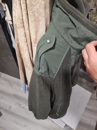 Forro polar verde le falta ponerle cremallera