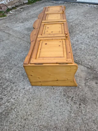 Armario de madera para colgar