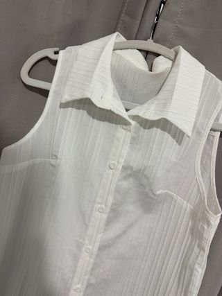 Camisa blanca sin mangas