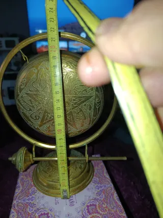 Gong de mesa decorativo de latón