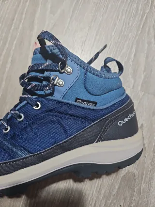 Botas de montaña mujer azul, detalles en rosa