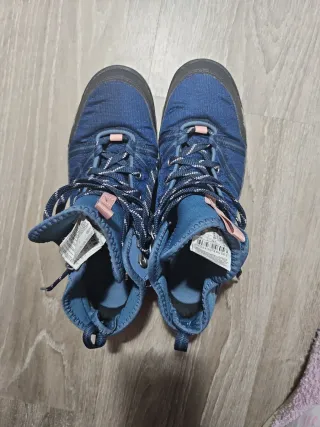 Botas de montaña mujer azul, detalles en rosa