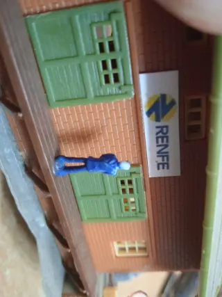 Apeadero Renfe ADIF Escala N + Locomotora