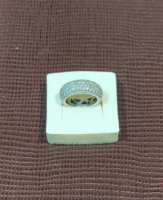 Anillo de plateado con circonitas
