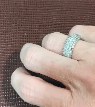 Anillo de plateado con circonitas