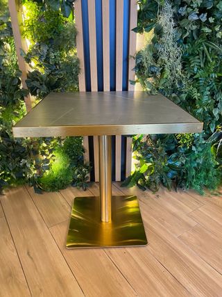 50 Tavolo quadrato oro e grigio