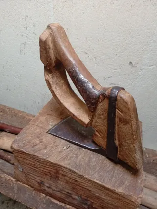 Antigua y bonita Azuela de forja