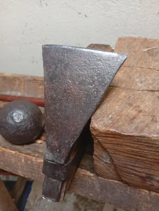 Antigua y bonita Azuela de forja