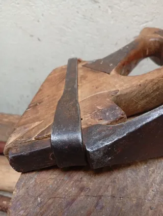 Antigua y bonita Azuela de forja