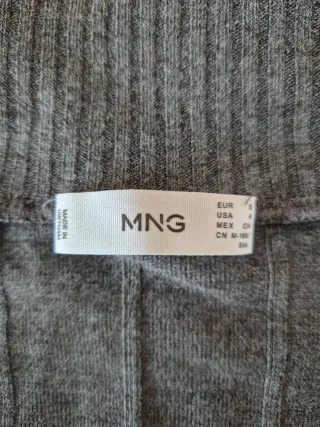 Vestido gris de cuello alto