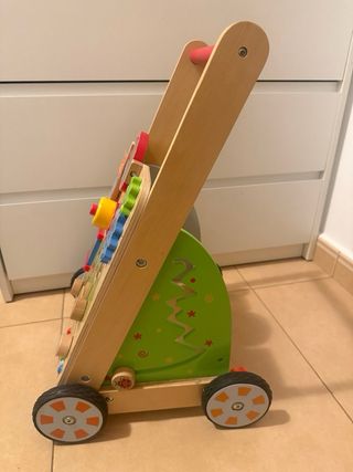 Andador bebé madera con juegos