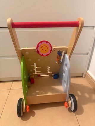 Andador bebé madera con juegos