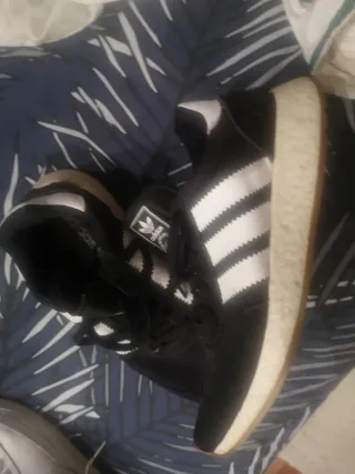 Zapatilla adidas