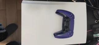 Consola PS5 Blanca con Mando Morado