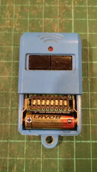 Mando de garaje azul