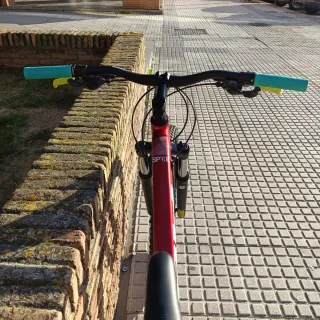 Bicicleta de montaña BH roja
