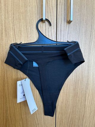 Braguita Tanga Calvin Klein Tiro Alto Negra