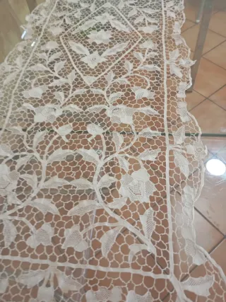 Camino de mesa encaje Burano